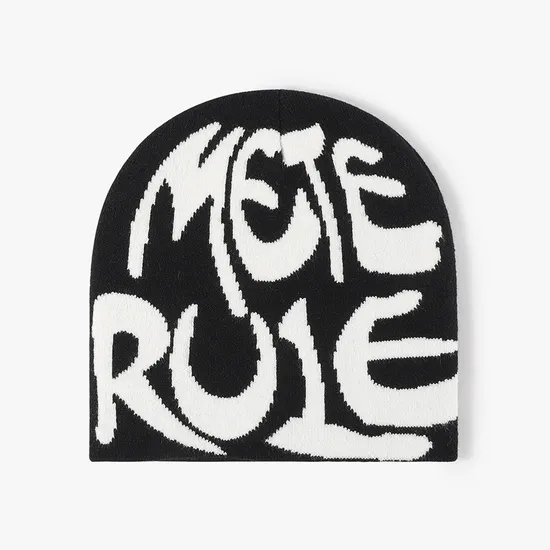 Зимняя вязаная шапка двойная